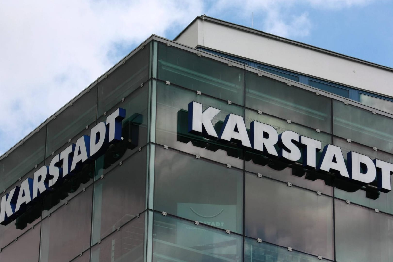 Karstadt greift ab 2017 den Konkurrenten Kaufhof auf dem Outlet-Sektor an.