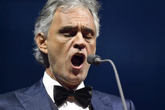 Andrea Bocelli hat das für Freitag geplante Konzert in Rom nicht abgesagt.