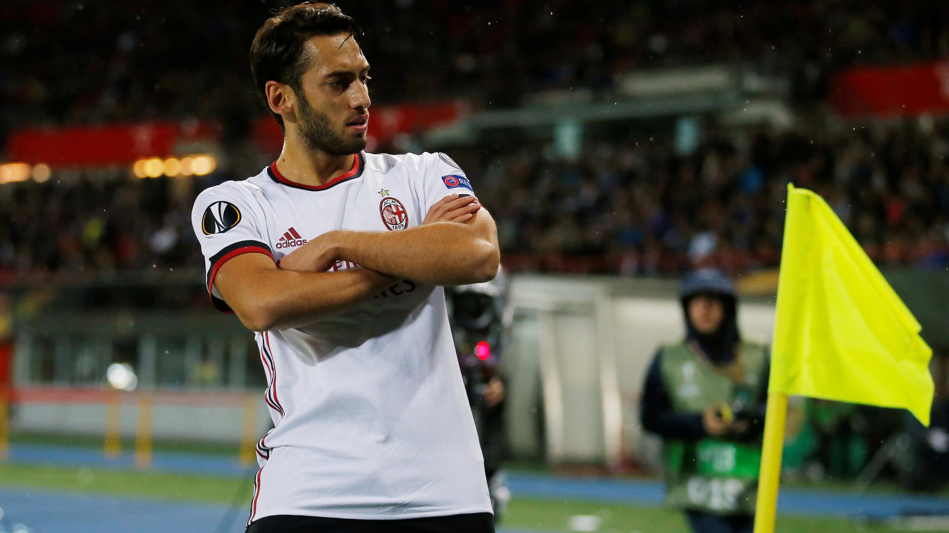 Hakan Calhanoglu spielt seit Sommer für den AC Mailand.