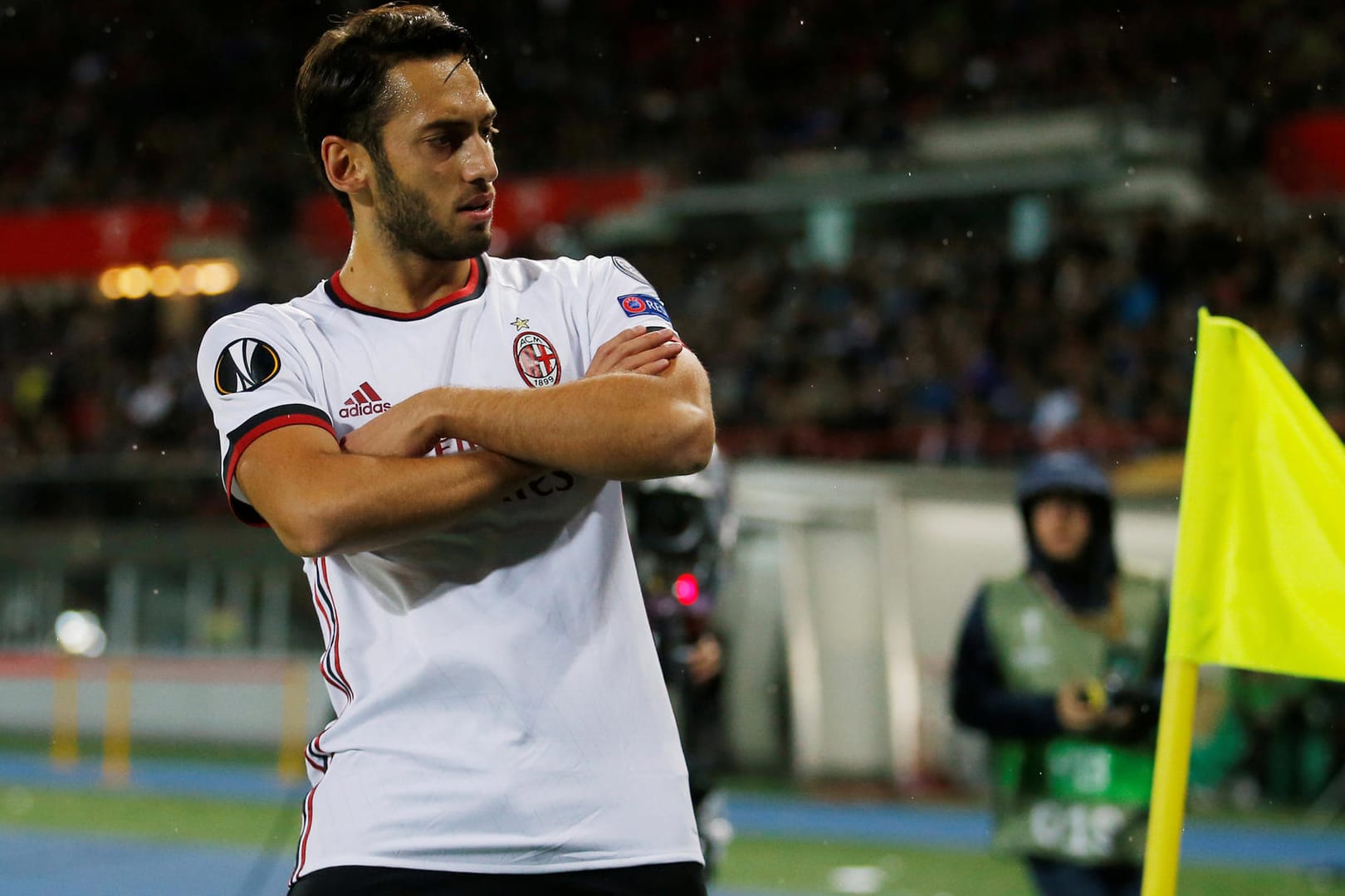 Hakan Calhanoglu spielt seit Sommer für den AC Mailand.