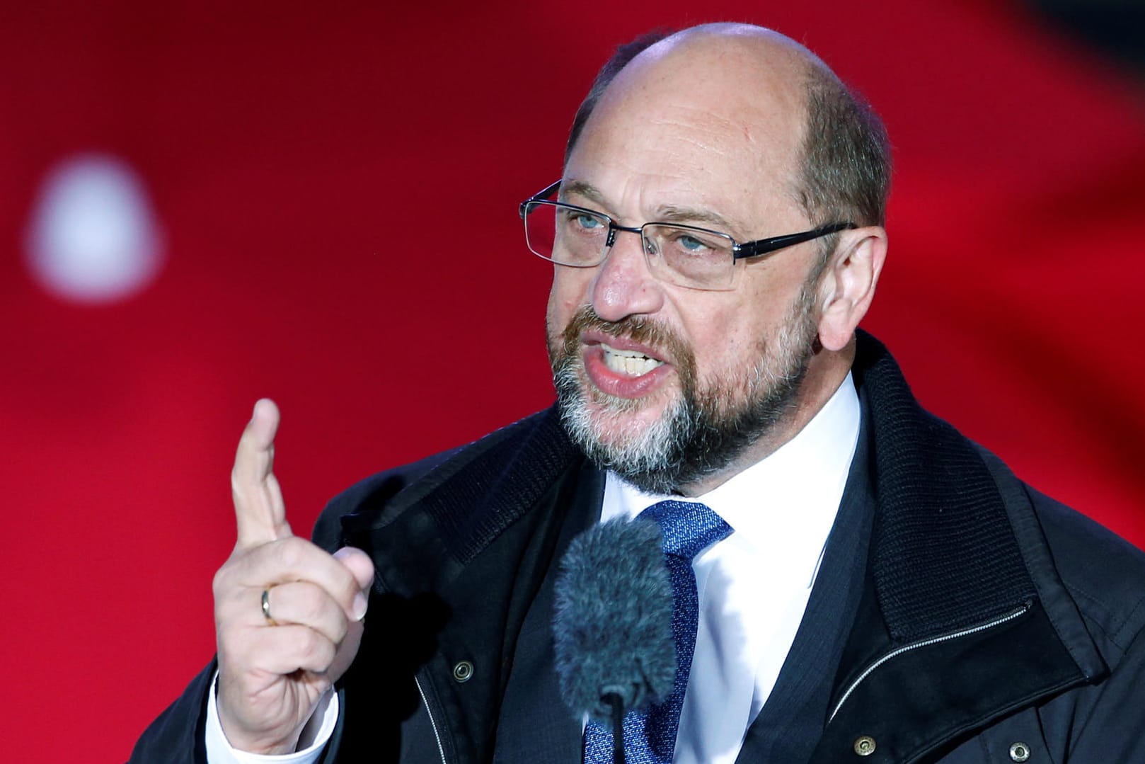 Martin Schulz gibt sich bei einer Kundgebung auf dem Marienplatz in München kämpferisch.