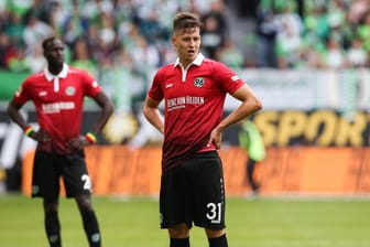 Waldemar Anton von Hannover 96 im Spiel gegen den VfL Wolfsburg.