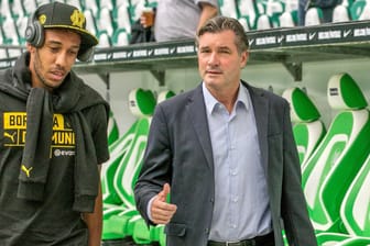 Pierre-Emerick Aubameyang und Michael Zorc, hier beim Auswärtsspiel in Wolfsburg.