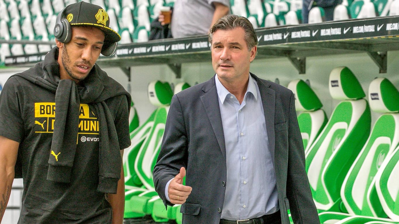 Pierre-Emerick Aubameyang und Michael Zorc, hier beim Auswärtsspiel in Wolfsburg.