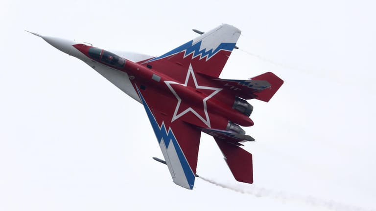 Ein russisches Kampfflugzeug während einer Trainingseinheit. (Symbolbild).