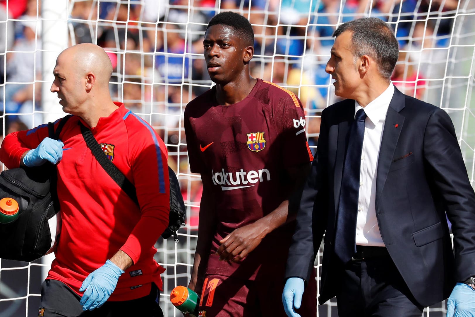 Ousmane Dembélé muss mit einer Muskelverletzung ausgewechselt werden.