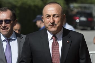 Der türkische Außenminister bei einer Konferenz in der Schweiz.