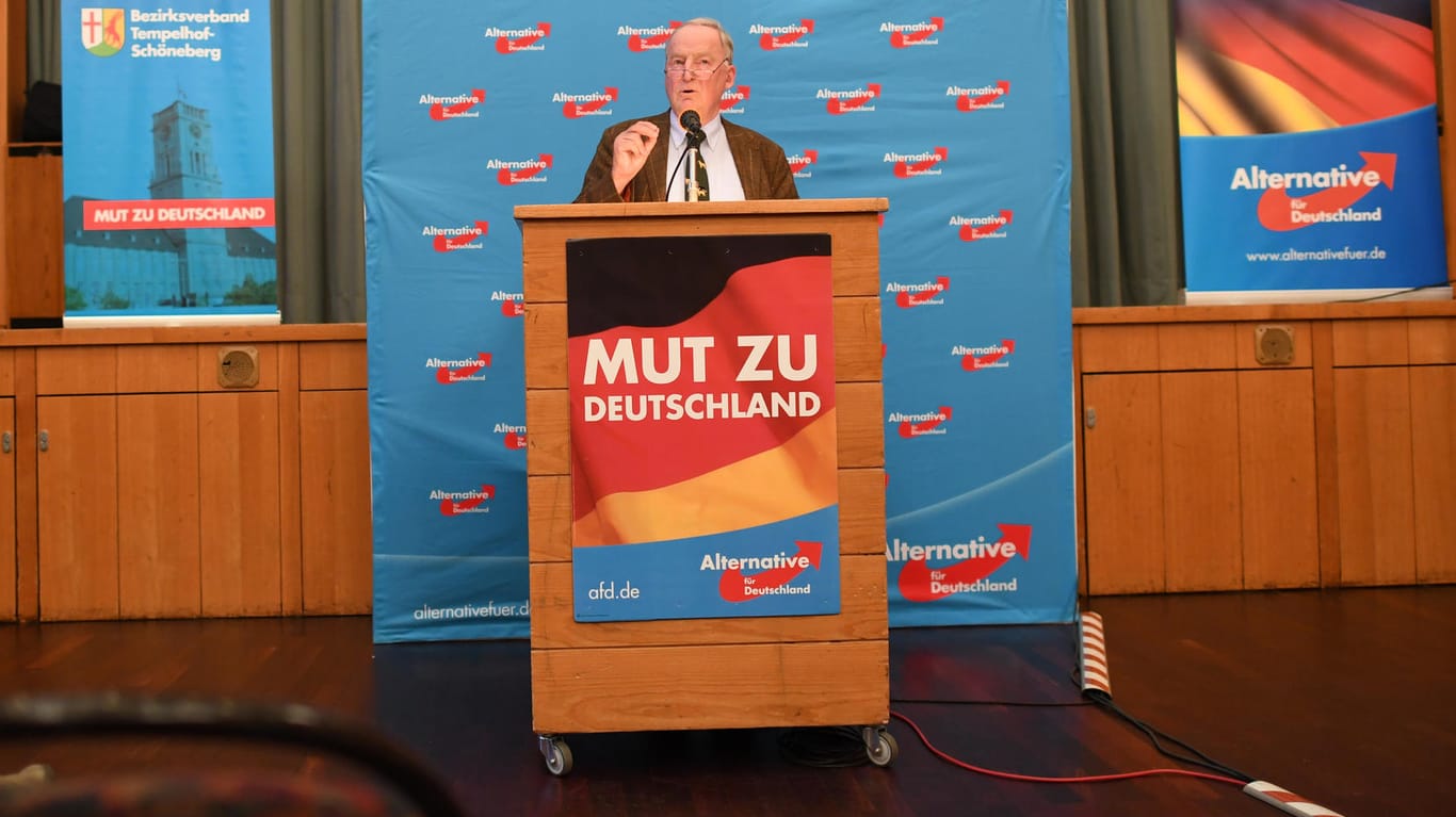 Der AfD-Spitzenkandidat Alexander Gauland spricht im Bürgersaal des Rathauses Zehlendorf in Berlin während einer Wahlkampfveranstaltung der AfD.
