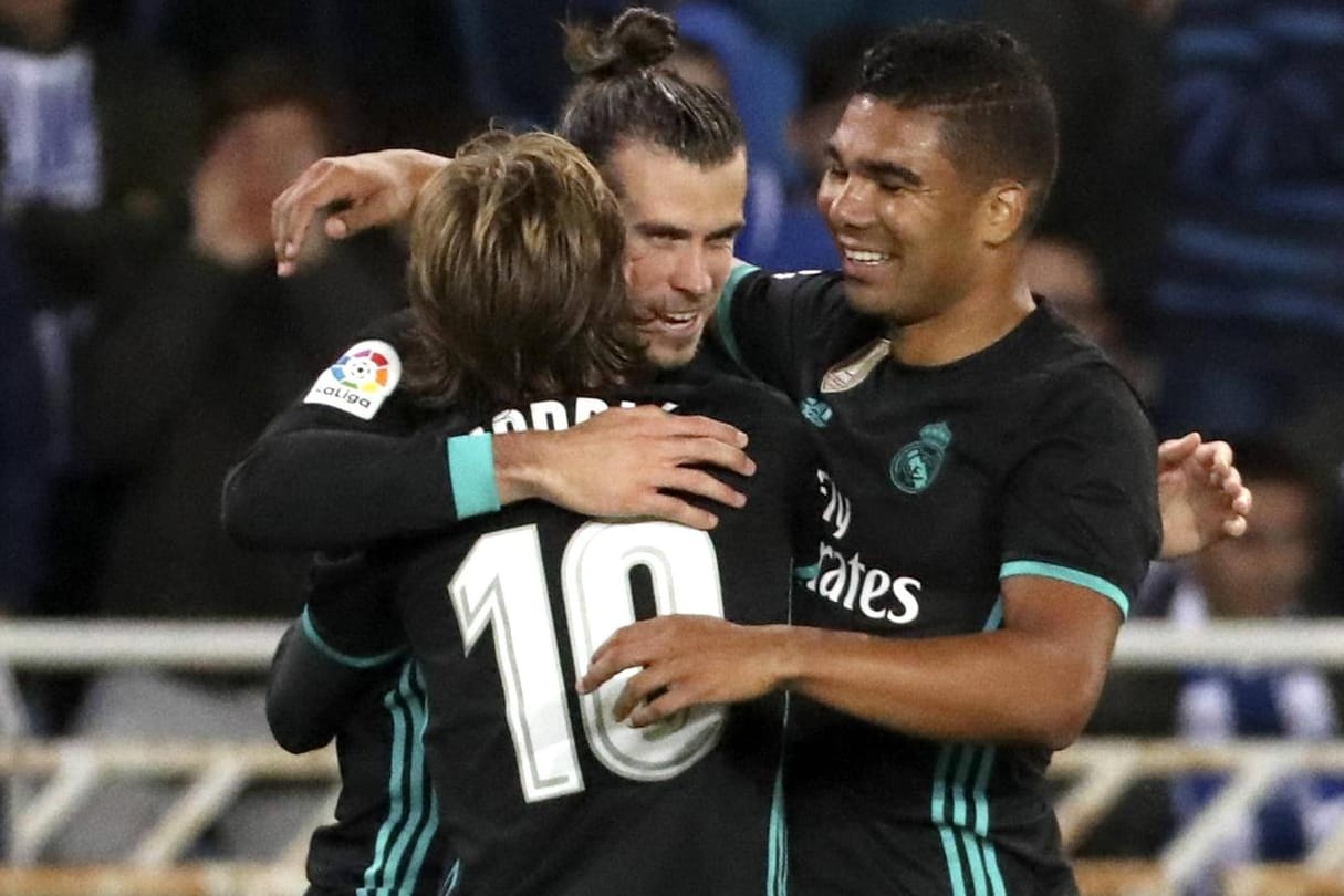 Garath Bale (Mitte) wird für sein Tor zum 3:1 bejubelt.