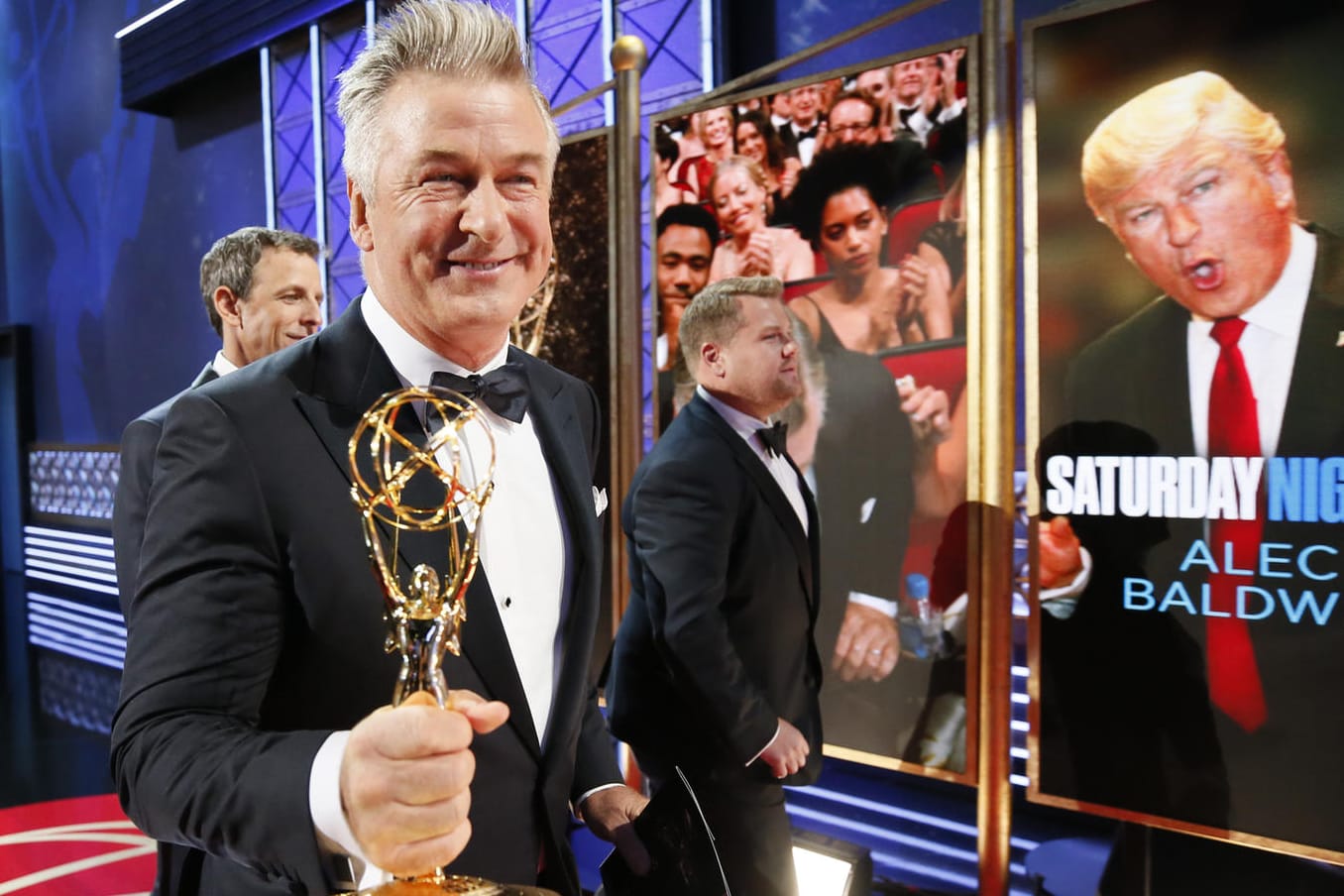 Alec Baldwin bekam für seine Trump-Imitation den Preis als bester Comedy-Nebendarsteller.