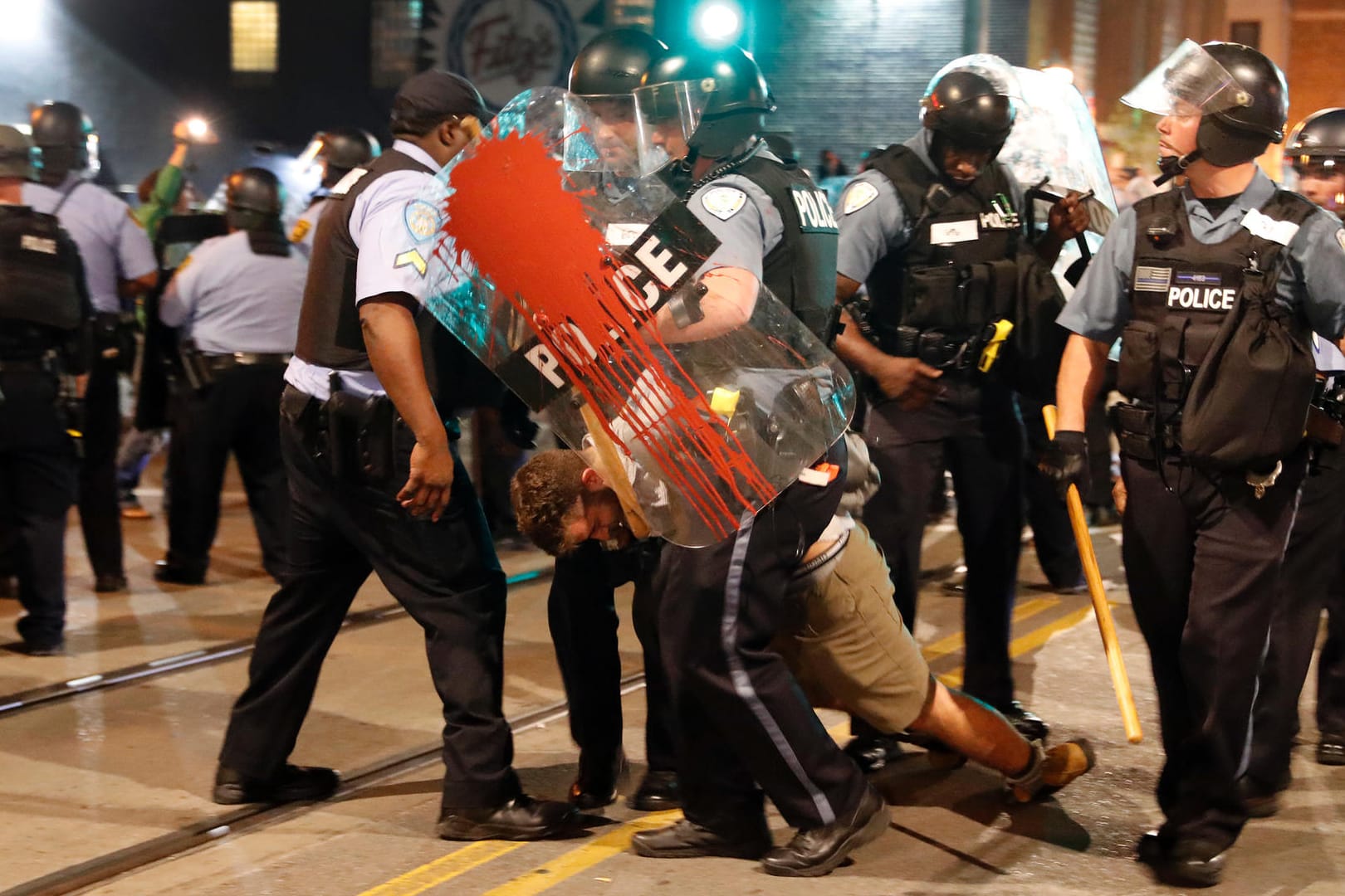 In St. Louis (USA) schlug der Protest gegen den Freispruch eines weißen Ex-Polizisten in Gewalt um.