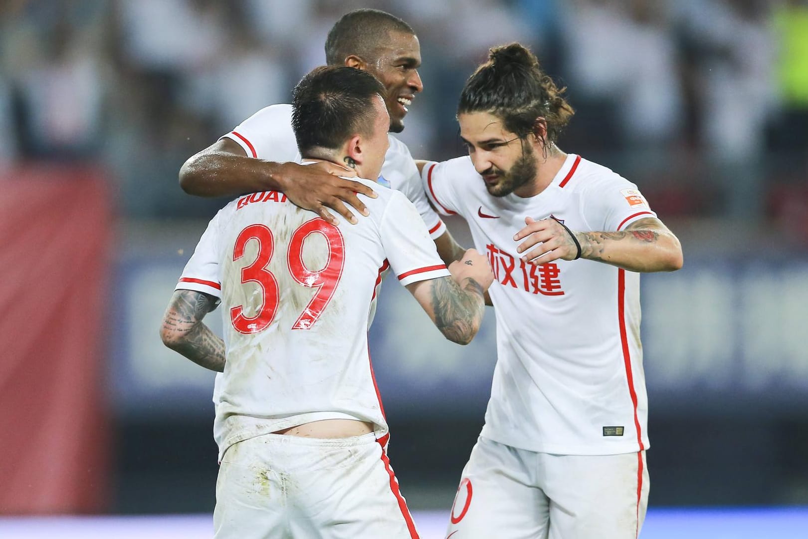 Wang Yongpo (v.l.), Anthony Modeste und Alexandre Pato.