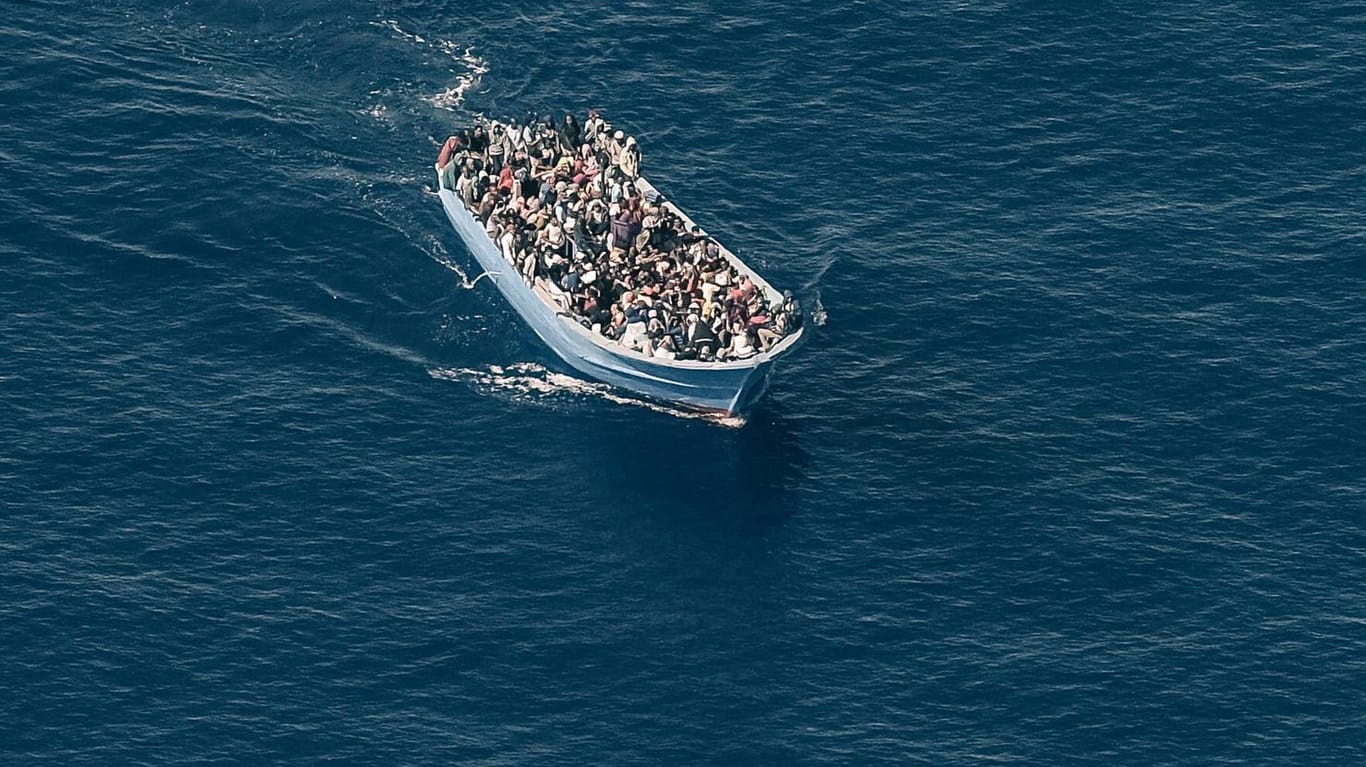 Zwischen Juli und September kamen deutlich weniger Flüchtlinge über das Mittelmeer nach Italien. (Symbolbild)