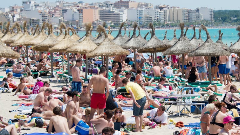 Mit der Durchfallmasche sollen britische Touristen mindestens 50 Millionen Euro ergaunert haben.