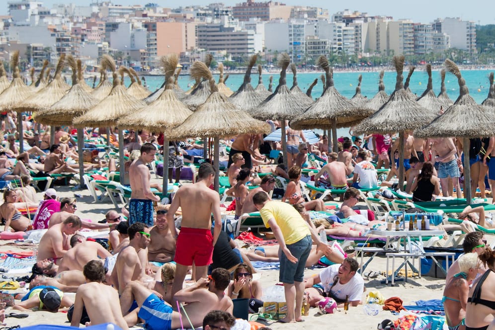 Mit der Durchfallmasche sollen britische Touristen mindestens 50 Millionen Euro ergaunert haben.