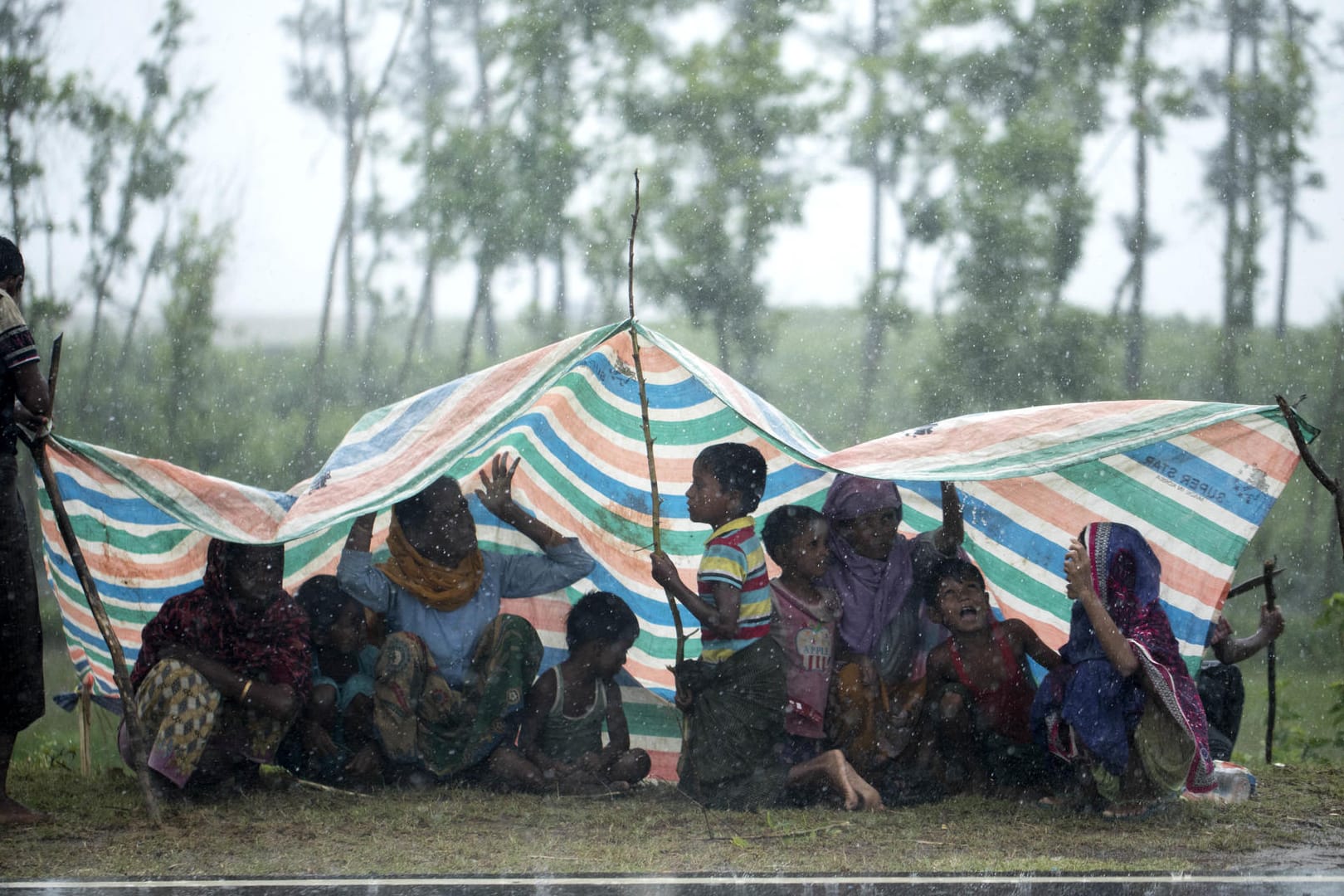 Nach UN-Angaben sind seit Ende August rund 400.000 Muslime aus Myanmar/Burma in den Süden des Nachbarlands Bangladesch geflüchtet. Die Flüchtlingslager dort sind überfüllt.