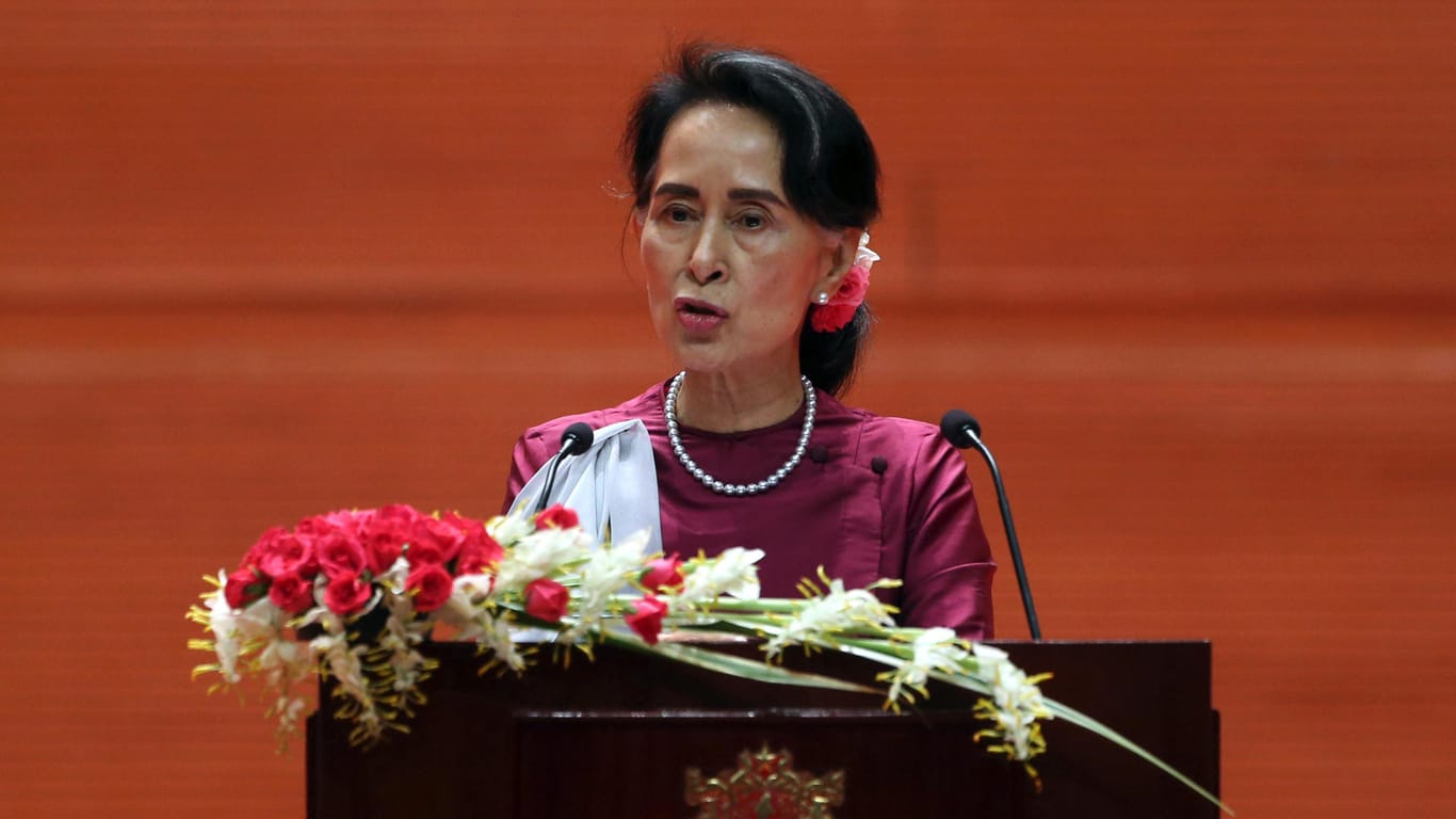 Die Friedensnobelpreisträgerin Aung San Suu Kyi bemüht sich um eine Lösung des Konflikts.