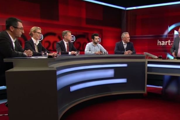 Die Gäste bei Frank Plasberg: Cem Özdemir (Bündnis90/Grüne), Alice Weidel (AfD), Nikolaus Blome (Bild-Zeitung), Omid Saleh Omoum (Iran-stämmiger Deutscher) und Joachim Herrmann (CSU).