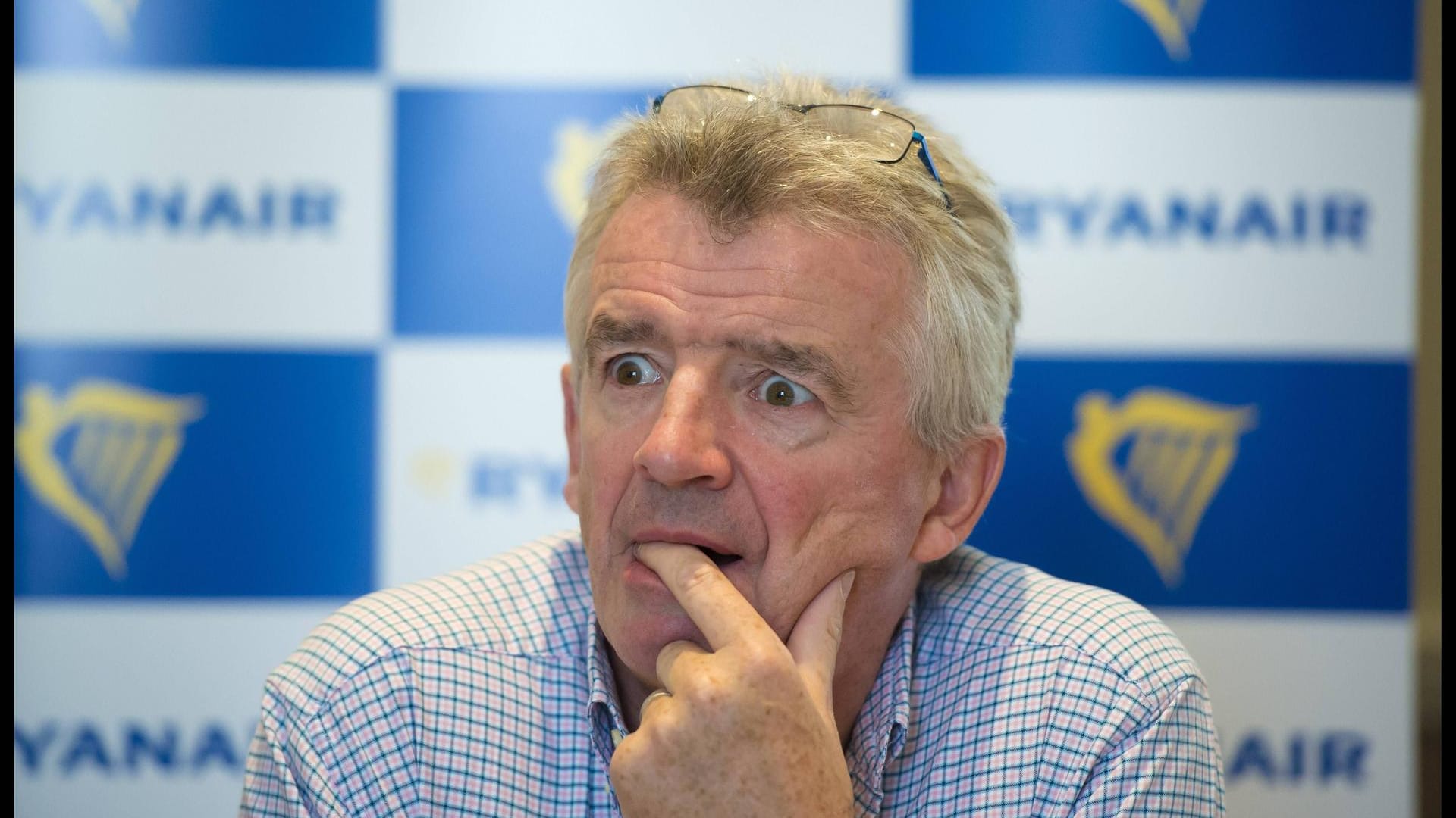 Ryanair-Chef Michael O'Leary, hier bei einer Pressekonferenz im August 2017 in London, steckt in der Bredouille.