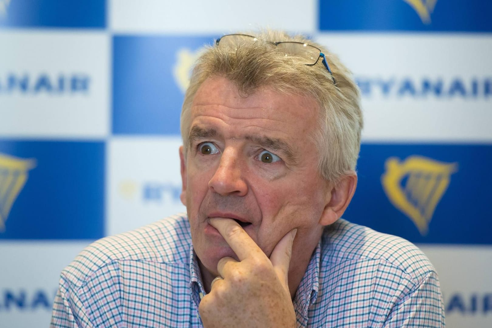 Ryanair-Chef Michael O'Leary, hier bei einer Pressekonferenz im August 2017 in London, steckt in der Bredouille.