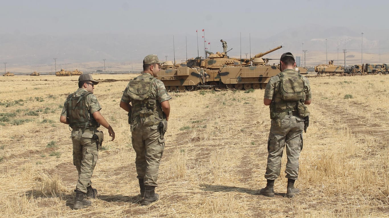 Soldaten der türkischen Armee bei einem Militärmanöver nahe der kurdischen Autonomiegebiete im Nordirak.
