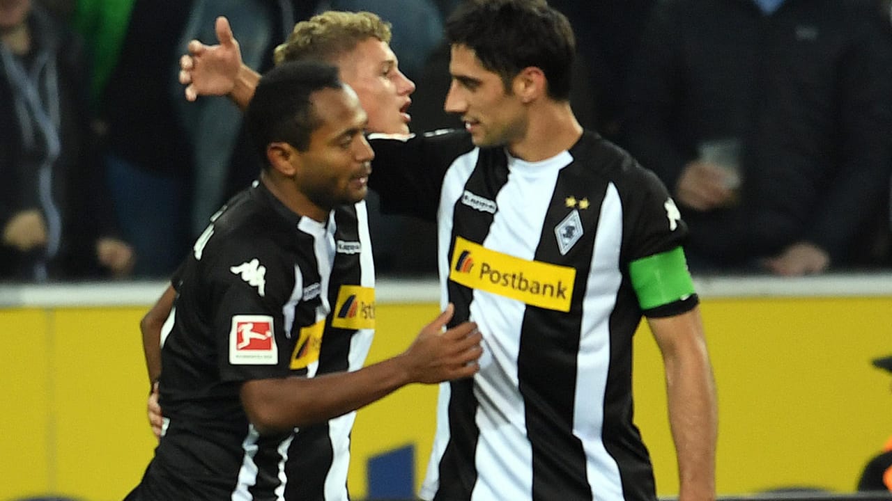 Lars Stindl (r.) jubelt mit Doppel-Torschütze Raffael.