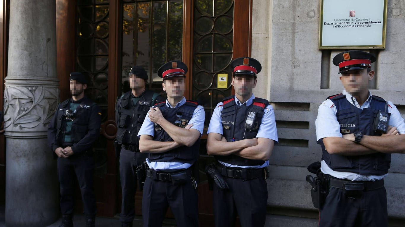 Wenige Tage vor dem geplanten Unabhängigkeitsreferendum in Katalonien hat die spanische Polizei den engsten Mitarbeiter des Vize-Regierungschefs festgenommen.
