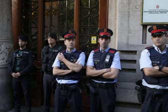Wenige Tage vor dem geplanten Unabhängigkeitsreferendum in Katalonien hat die spanische Polizei den engsten Mitarbeiter des Vize-Regierungschefs festgenommen.