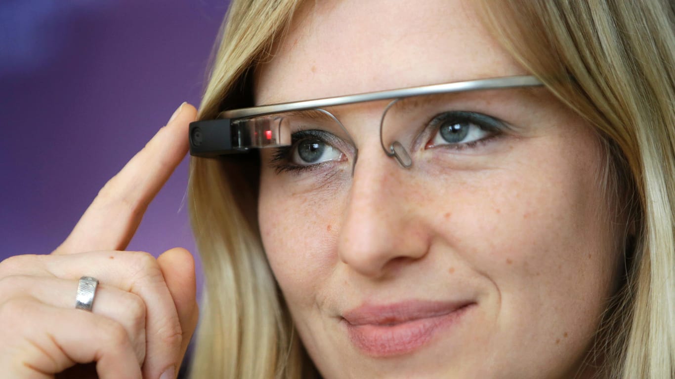 Amazons Brille soll im Gegenzug zu Google Glass (im Bild) keine Kamera bekommen.