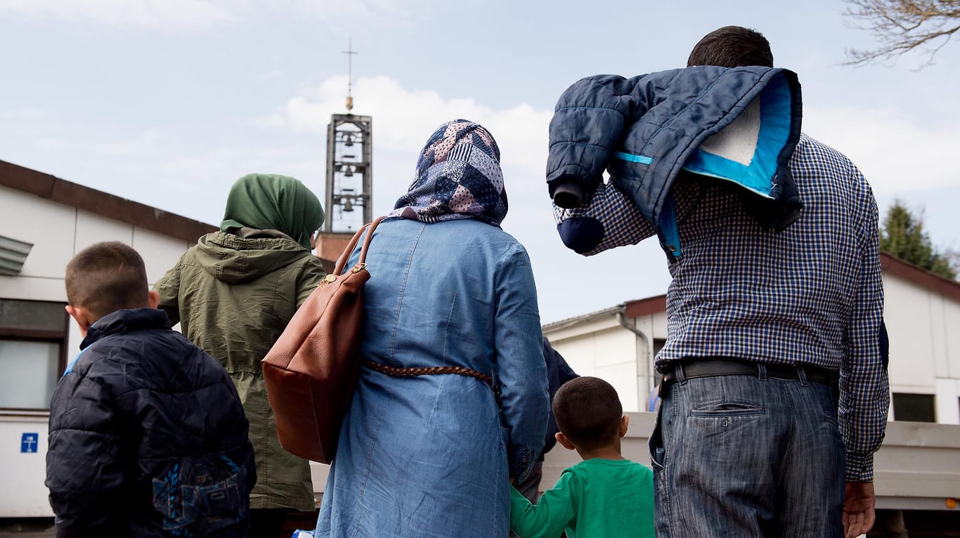 Syrische Flüchtlinge am Grenzdurchgangslager Friedland in Niedersachsen. Das Thema Familiennachzug wird auch die kommende Bundesregierung beschäftigen.