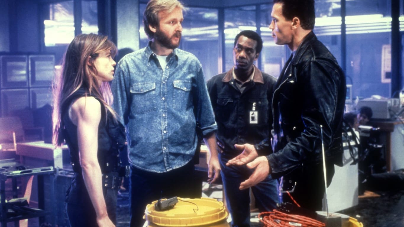 Linda Hamilton, James Cameron und Arnold Schwarzenegger am Set von Terminator 2.