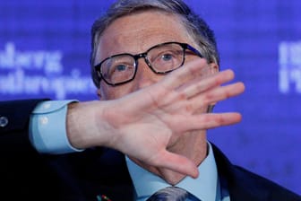 Sagt "sorry" für den Affengriff: Microsoft Mitgründer Bill Gates.