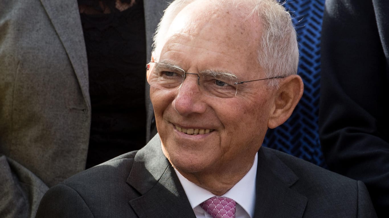 Bundesfinanzminister Wolfgang Schäuble warnt vor einer Verbitterung der Menschen in den neuen Bundesländern.