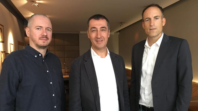 Das Interview mit Cem Özdemir führten Daniel Fersch (links) und Florian Harms (rechts) in München.