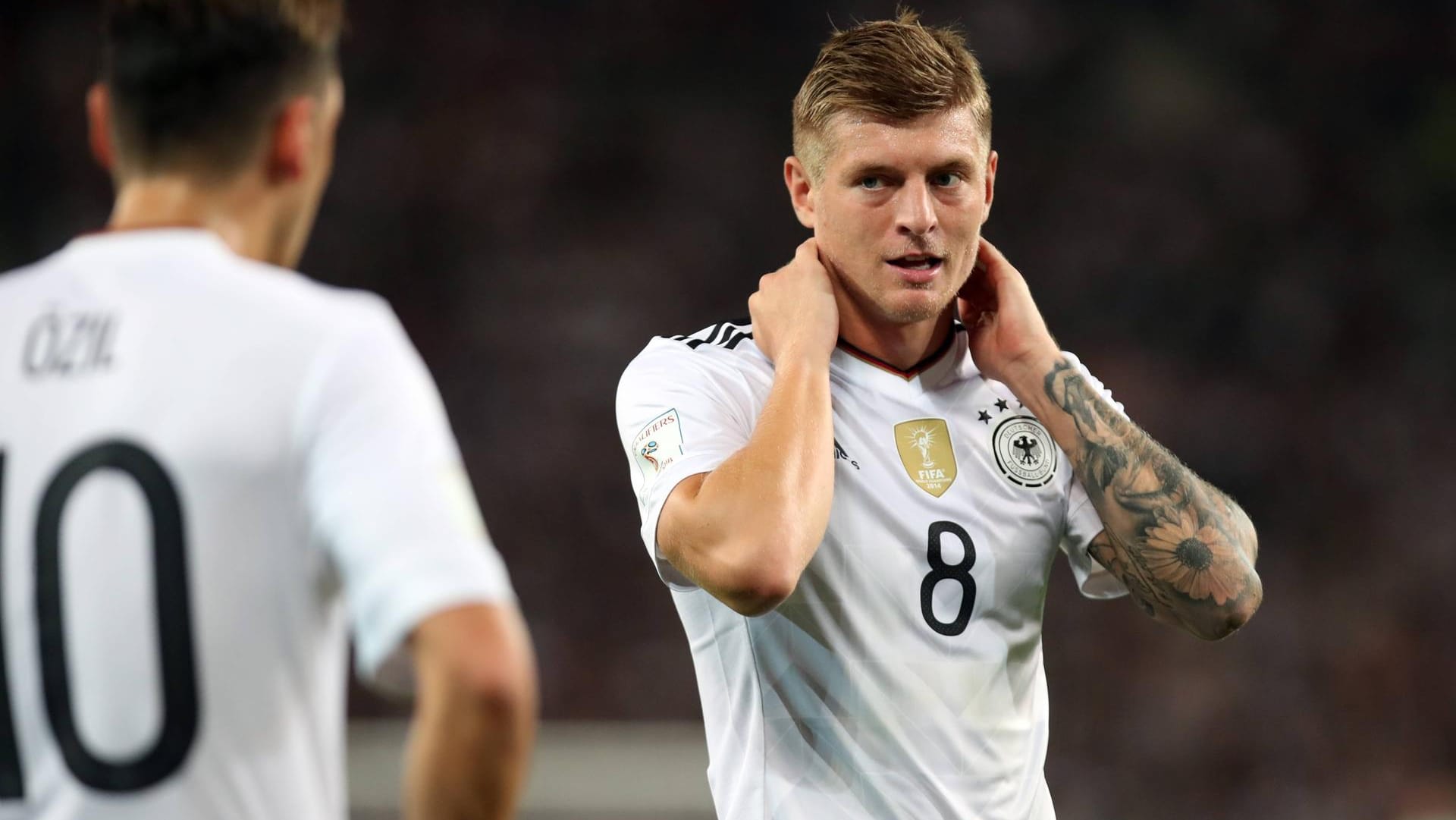 Toni Kroos (l.) ist auch in der Nationalelf längst ein Führungsspieler.