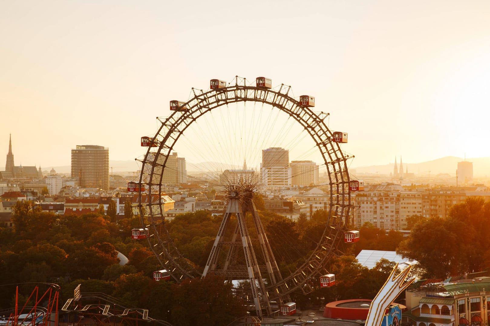 Der Wiener Prater ist in der kühleren Jahreszeit ein eher bedrückender Ort - denn die Menschenleere verleiht dem Ort etwas Tristes. Anders sieht das im Sommer aus.