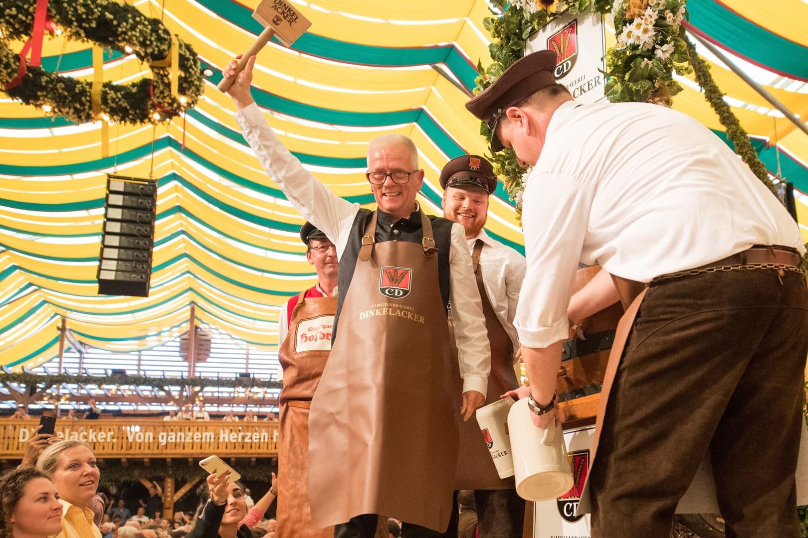 Stuttgarts Oberbürgermeister Fritz Kuhn (Die Grünen) eröffnet die Cannstatter Wasen in Stuttgart.