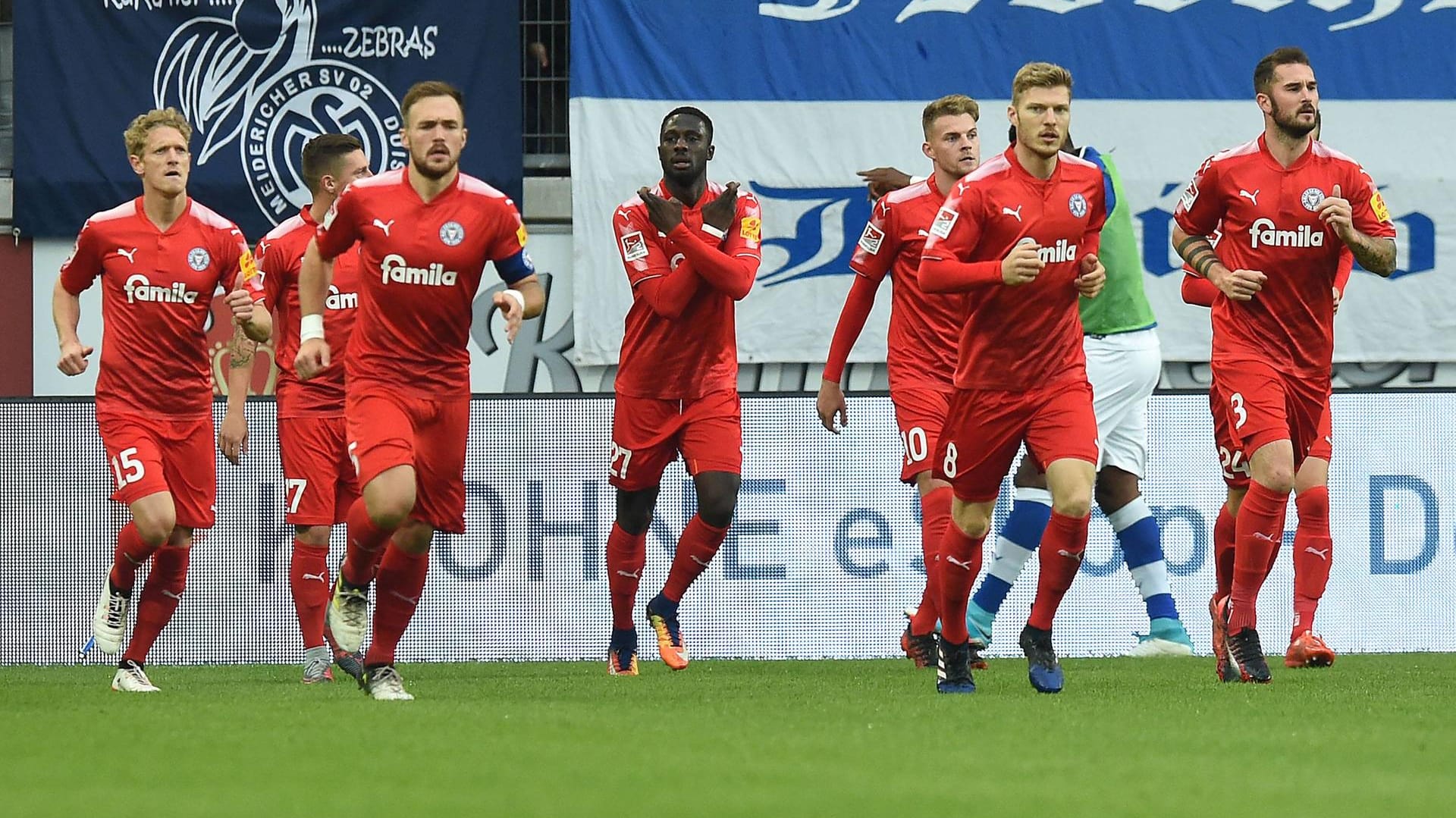 Holstein Kiel steht, zumindest über Nacht, an der Tabellenspitze der 2. Liga. Holstein Kiel steht, zumindest über Nacht, an der Tabellenspitze der 2. Liga.