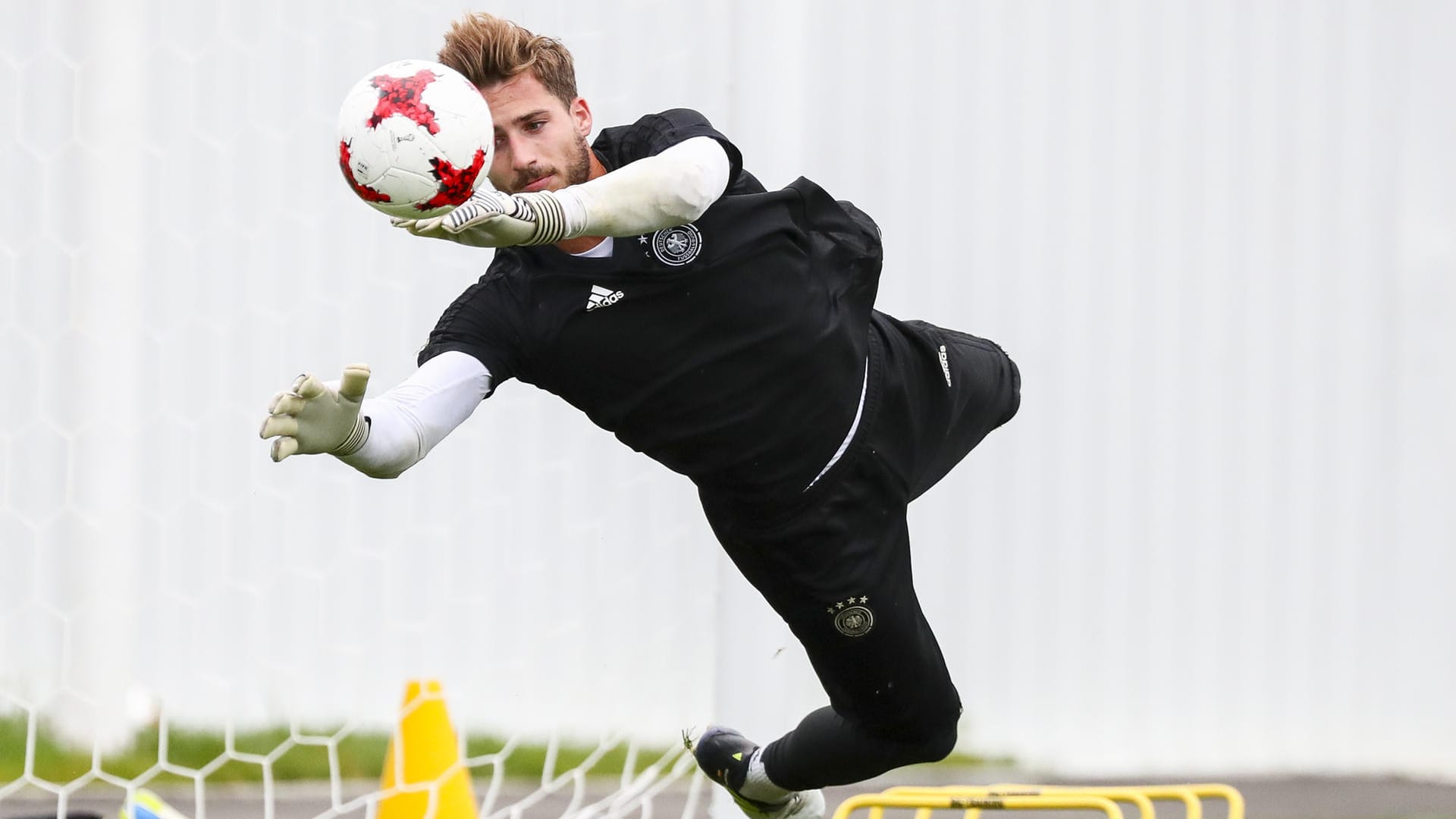 Kevin Trapp absolvierte bisher ein Länderspiel für die DFB-Elf. Pfannenstiel dazu: "Gegen gegen Dänemark hat Trapp gezeigt, dass er ein Torwart von internationaler Klasse ist. Aber er muss sich erstmal gegen Bernd Leno behaupten.