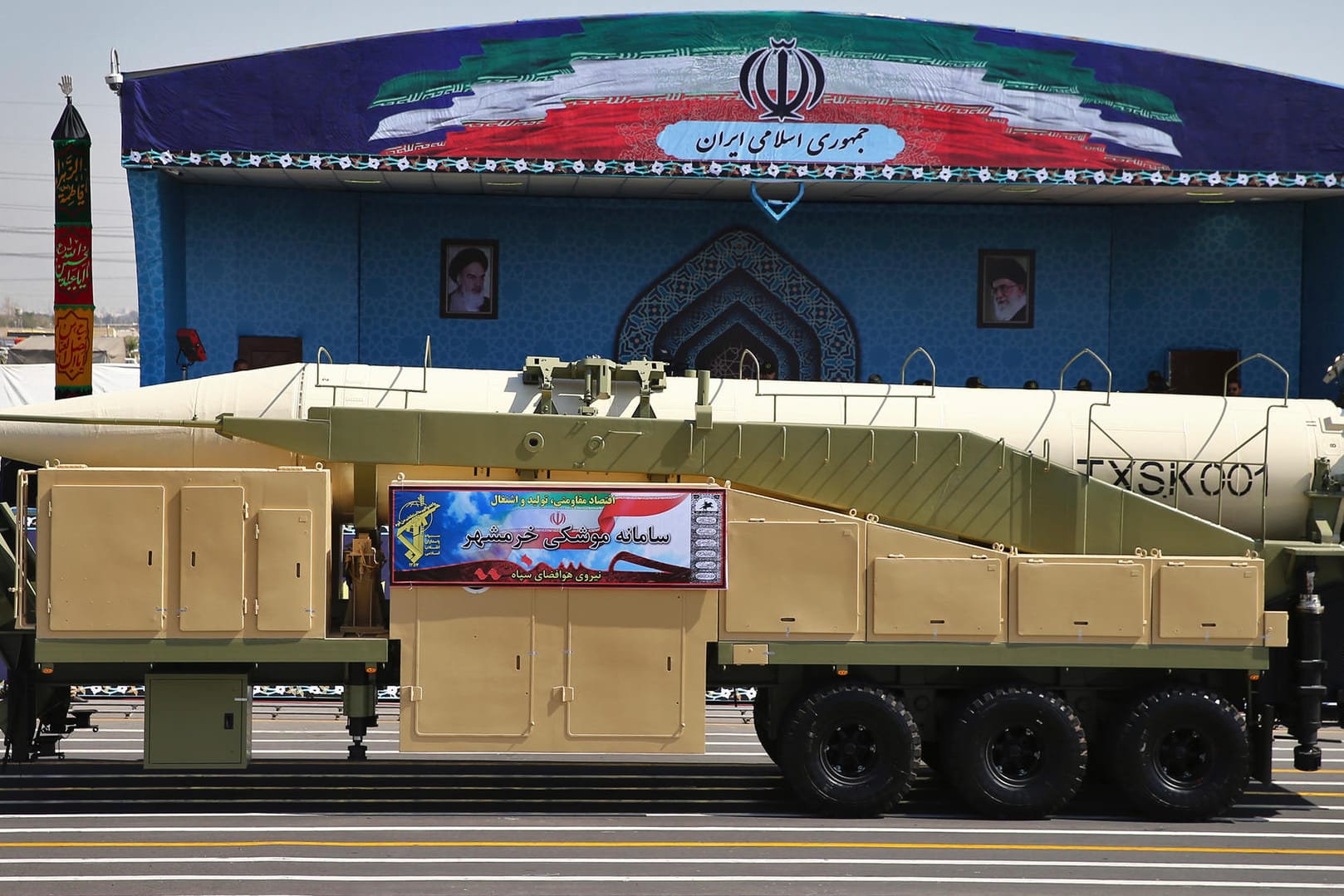 Der Iran hat bei einer Militärparade seine neuste Rakete Choramschahr präsentiert. Sie soll eine Reichweite von etwa 2000 Kilometern haben.