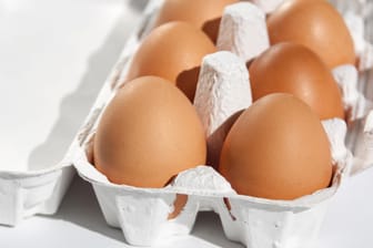 "Eier aus Freilandhaltung" sollen mit Salmonellen belastet sein.