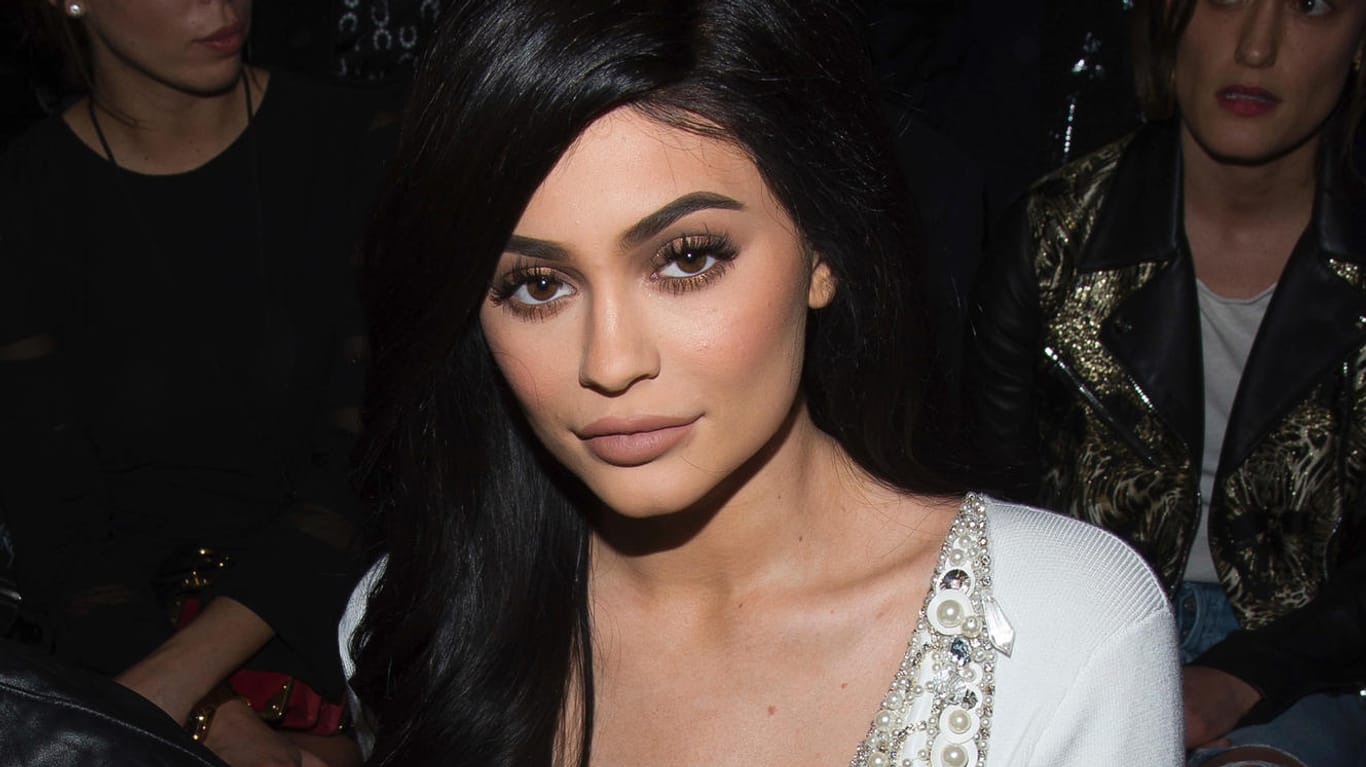 Kylie Jenner soll angeblich ihr erstes Kind erwarten.