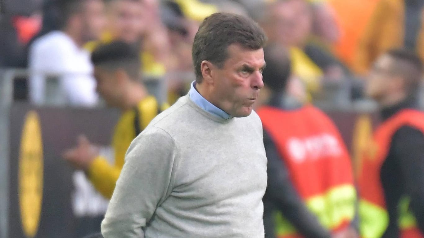 Gladbach-Trainer Dieter Hecking kam mit seiner Borussia in Dortmund unter die Räder.