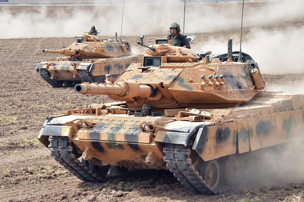 Panzer der türkischen Armee befinden sich während eines Manövers in unmittelbarer Nähe Iraks.