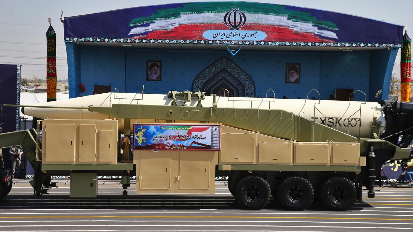 Der Iran hat nach eigenen Angaben mit Erfolg eine neue ballistische Rakete getestet
