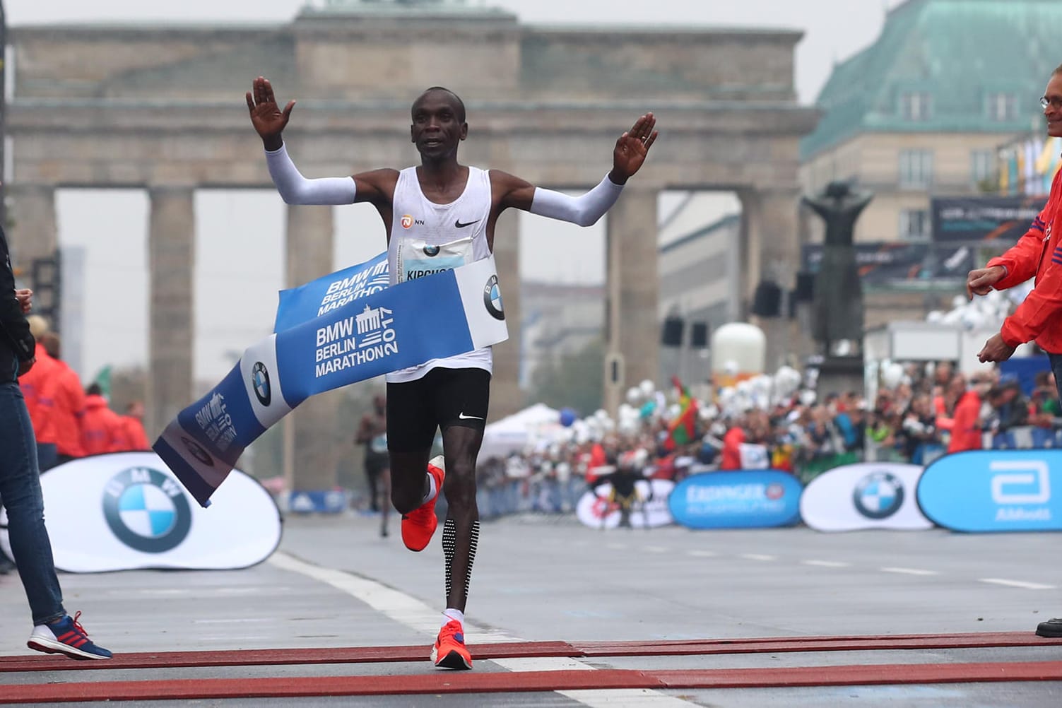 Eliud Kipchoge beim Zieleinlauf.