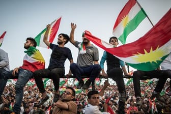 Kundgebung des kurdischen Präsidenten Barsani im irakischen Erbil.