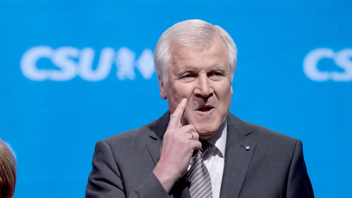 Horst Seehofer stürzt mit der CSU in Bayern ab.