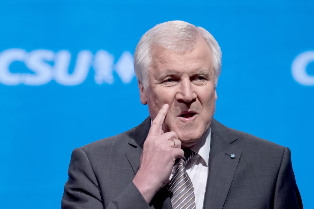 Horst Seehofer stürzt mit der CSU in Bayern ab.
