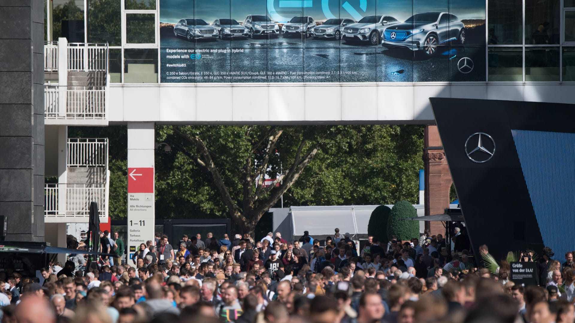 Zur IAA kamen deutlich weniger Besucher - trotz zum Teil dichtem Gedränge.